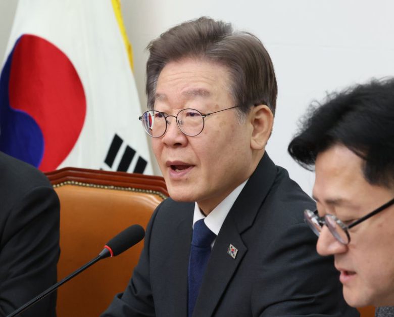 이재명 더불어민주당 대표가 1일 오전 국회에서 열린 최고위원회의에서 발언하고 있다. 뉴스1