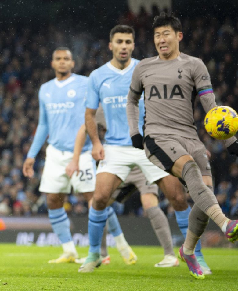 손흥민은 특유의 스프린트를 앞세워 제레미 도쿠를 완벽하게 따돌리며 단 1개의 유효슈팅을 골로 연결시켰다. [사진 = 뉴스1]