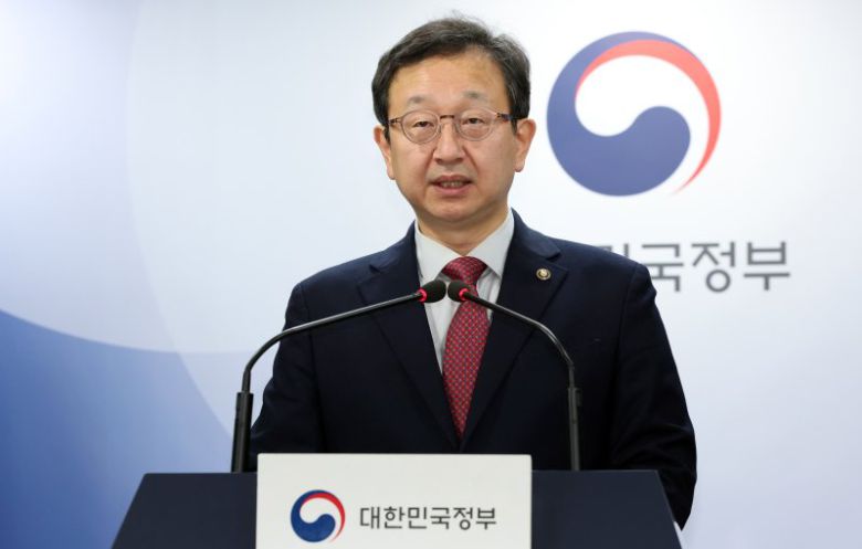 정승윤 국민권익위원회 부위원장 겸 사무처장이 6일 오전 서울 종로구 세종대로 정부서울청사에서 2023년 공직유관단체 채용실태 전수조사 및 사규컨설팅 결과 발표를 하고 있다.뉴스1