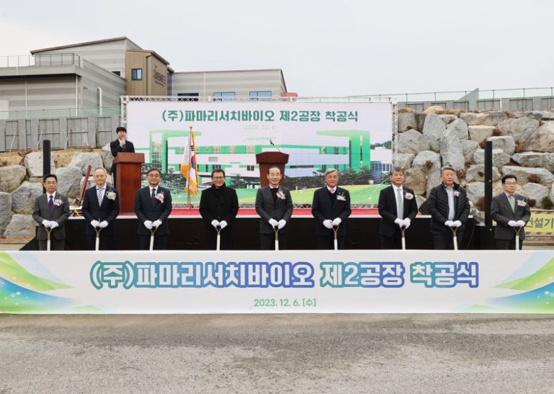 파마리서치바이오 강릉과학산단 내 제2공장 착공식이 6일 김홍규 강릉시장, 김기영 강릉시의회의장, 김남수 강릉과학산업진흥원장, 정상수 파마리서치 회장 등이 참석한 가운데 열렸다. 강릉시 제공
