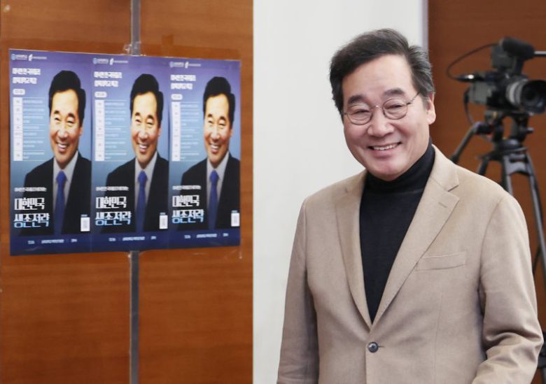 이낙연 전 국무총리가 6일 오후 서울 노원구 삼육대학교 백주년기념관에서 대한민국 생존전략을 주제로 한 특별 강연을 하기 위해 입장하고 있다. 2023.12.6/뉴스1 ⓒ News1 김민지 기자 /사진=뉴스1