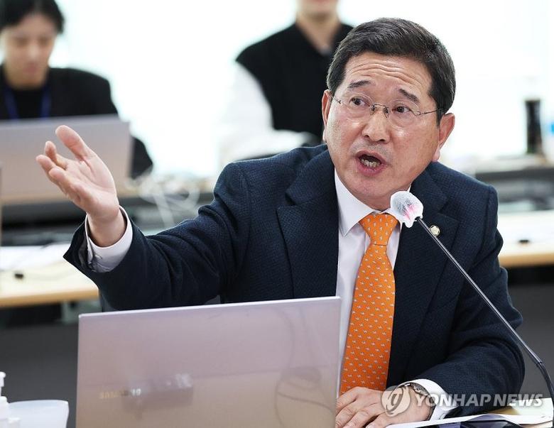 23일 경기도 수원시 영통구 경기도청에서 열린 국회 국토교통위원회의 경기도에 대한 국정감사에서 국민의힘 김학용 의원이 발언하고 있다. 사진=연합뉴스