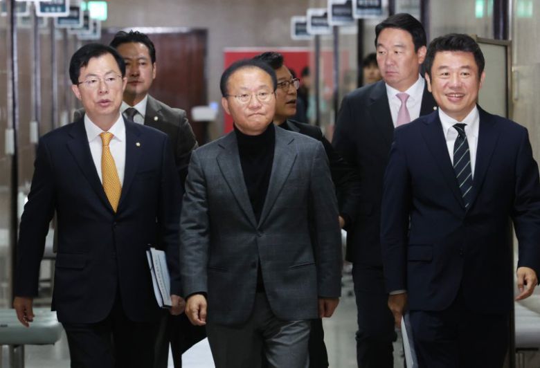 윤재옥 국민의힘 원내대표가 8일 서울 여의도 국회에서 열린 원내대책회의에 참석 하고 있다. 사진=뉴스1화상