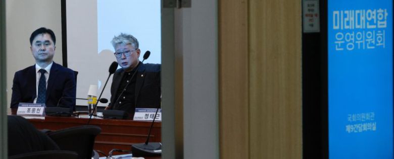 [서울=뉴시스] 고범준 기자 = 조응천, 김종민 미래대연합 공동 창당준비위원장이 16일 오전 서울 여의도 국회 의원회관에서 열린 미래대연합(가칭) 비공개 확대운영위원회에 참석해 대화하고 있다. 2024.01.16. bjko@newsis.com <저작권자ⓒ 공감언론 뉴시스통신사. 무단전재-재배포 금지.> /사진=뉴시스화상