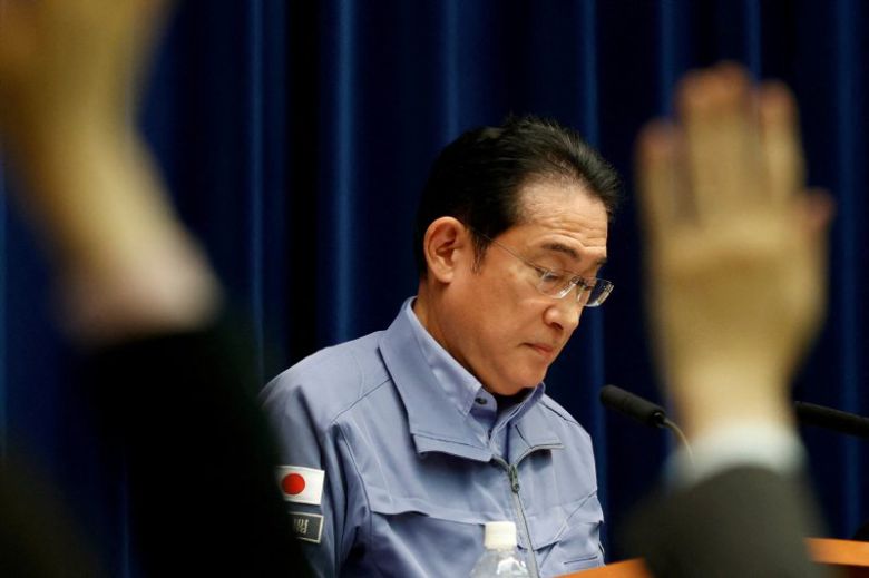 기시다 후미오 일본 총리가 4일 도쿄 총리 관저에서 신년 기자회견을 갖고 “자민당의 정치자금에 대해 자민당 총재로서 먼저 진심으로 사과한다"고 밝히고 있다. 뉴스1