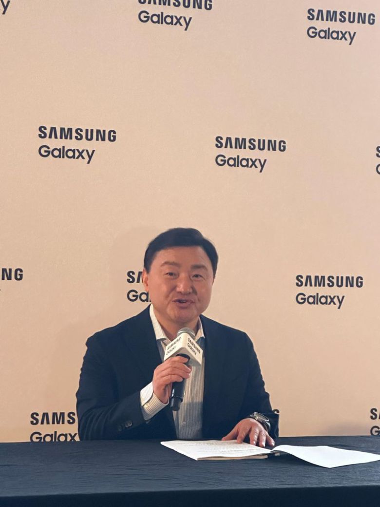 노태문 삼성전자 무선사업부(MX) 사업부 사장이 17일(현지시간) 미국 캘리포니아주 세너제이의 한 호텔에서 기자간담회를 갖고 세계 최초 인공지능(AI) 폰인 갤럭시 S24 시리즈에 대해 설명하고 있다. 사진=홍창기 기자