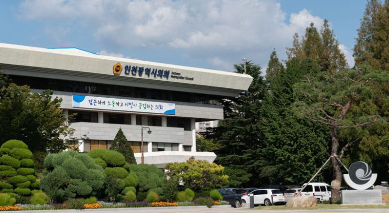 5·18 민주화운동 폄훼 논란을 일으킨 허식 인천시의회 의장이 24일 인천시의회의 불신임안 통과로 의장직을 상실했다. 인천시의회 제공.