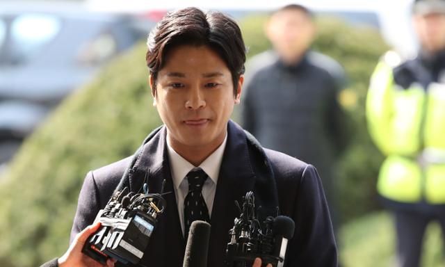 '버닝썬 사태'의 발단이 된 김상교씨가 2019년 3월 명예훼손 사건의 피고소인 신분으로 서울 종로구 서울경찰청에 출석하고 있다. 연합뉴스