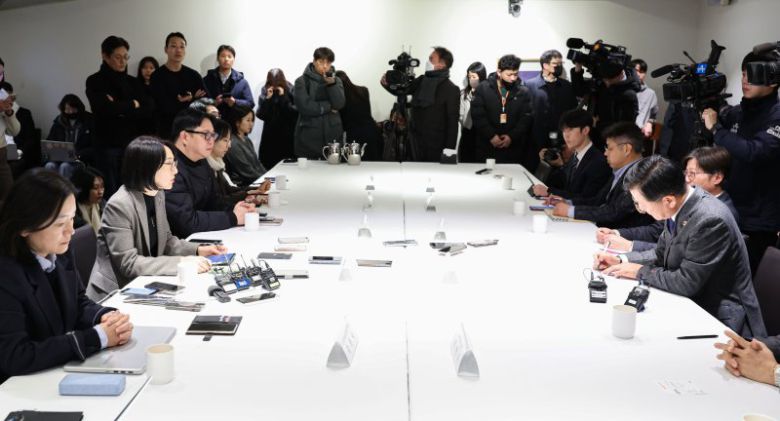 정경실 보건복지부 보건의료정책관이 24일 오후 서울 중구 달개비에서 열린 제26차 의료현안협의체에서 모두발언을 하고 있다. 뉴시스 제공