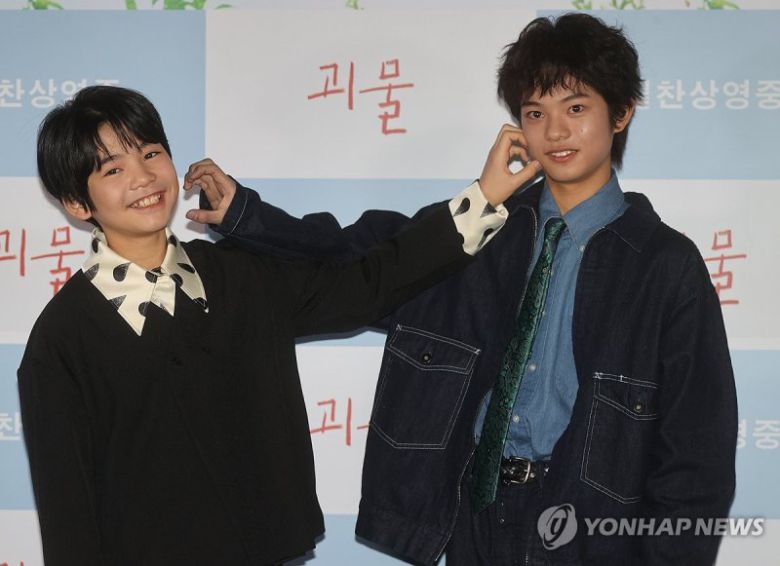 영화'괴물' 쿠로카와 소야, 하이라기 히나타 내한 기자간담회 (서울=연합뉴스) 류효림 기자 = 배우 쿠로카와 소야(오른쪽), 하이라기 히나타가 21일 서울 용산구 CGV 용산점에서 열린 영화 '괴물' 주연 배우 내한 기자간담회에서 포즈를 취하고 있다. 2023.12.21 ryousanta@yna.co.kr (끝)