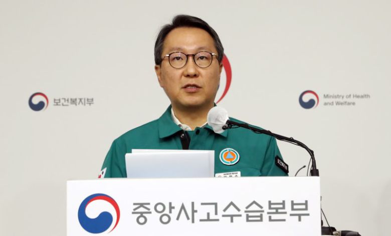 박민수 중앙사고수습본부 부본부장(보건복지부 제2차관)이 13일 오전 세종시 정부세종청사에서 의료개혁과 의사 집단행동에 대한 정부의 입장을 설명하고 있다.2024.2.13 /뉴스1