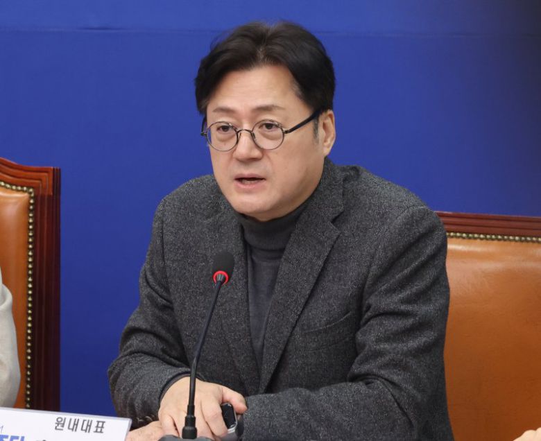 홍익표 더불어민주당 원내대표가 16일 서울 여의도 국회에서 열린 최고위원회의에서 발언을 하고 있다. 뉴스1