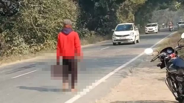 아내를 살해한 뒤 시신 일부를 들고 거리를 배회한 인도 남성 / 인디아투데이 갈무리
