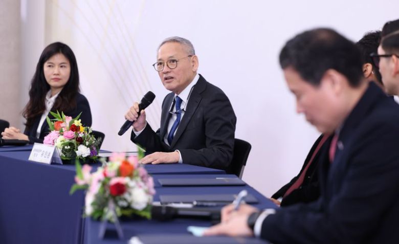 유인촌 문화체육관광부 장관이 28일 서울 종로구 국립현대미술관 서울관에서 열린 OTT-방송영상콘텐츠 산업 글로벌 경쟁력 강화를 위한 업무협약식에서 인사말을 하고 있다. 문화체육관광부 제공