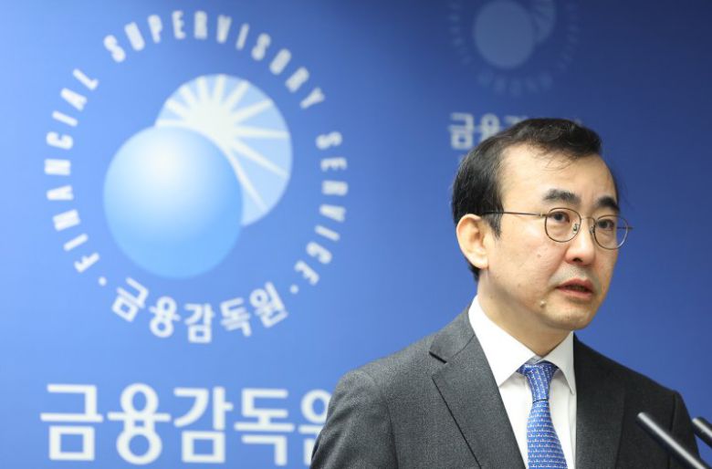 금융감독원 이세훈 수석부원장이 11일 오전 서울 여의도 금감원에서 홍콩 H지수 연계 ELS 대규모 손실 관련 분쟁조정기준안을 발표하고 있다. 사진=연합뉴스