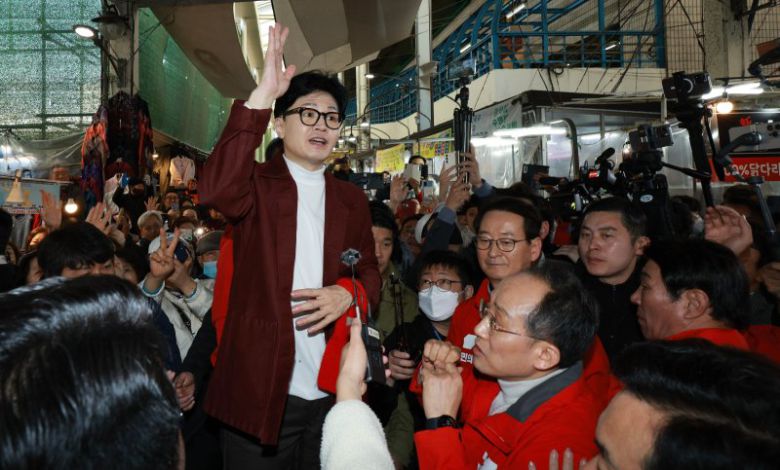 국민의힘 한동훈 비상대책위원장이 21일 대구 중구 서문시장을 방문해 시민들에게 발언하고 있다. 2024.3.21 [공동취재] psik@yna.co.kr (끝)