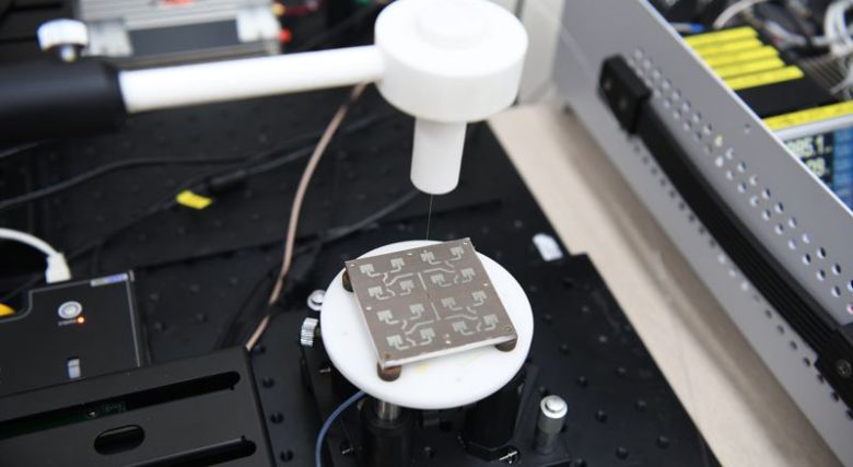 표준과학연구원 홍영표 박사팀이 6G 통신 안테나의 성능을 측정할 수 있도록 개발한 비금속 센서. 표준과학연구원 제공