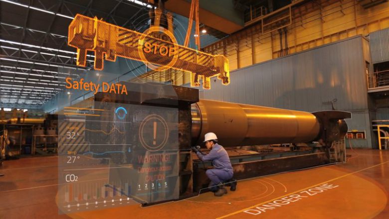 생산현장에 운영중인 무인크레인에 라이다 센서를 부착해 작업자와의 충돌을 방지하고 있다. 포스코DX 제공