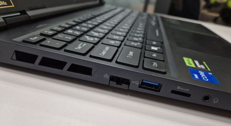 프레데터 헬리오스 네오 V 16 2024 왼쪽 측면. 사진=구자윤 기자