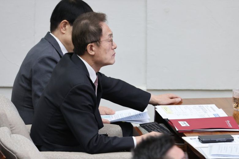 조희연 서울시교육감이 지난 22일 서울 종로구 서울시의회에서 열린 제323회 시의회 임시회 시정질문에 참석하고 있다. 연합뉴스