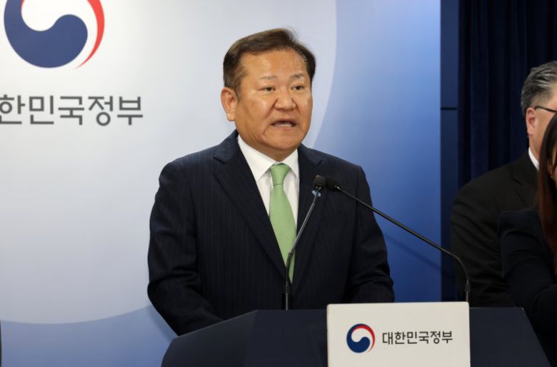 이상민 행정안전부 장관이 지난 1일 오전 서울 종로구 정부서울청사에서 악성민원 방지 및 민원공무원 보호 강화를 위한 범정부 종합대책을 발표하고 있다. 뉴시스