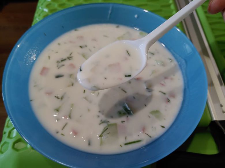 러시아 음식 '아크로슈카'. 요구르트에 온갖 야채와 과일을 썰어넣은 음식이다. 사진=김태원(tan)