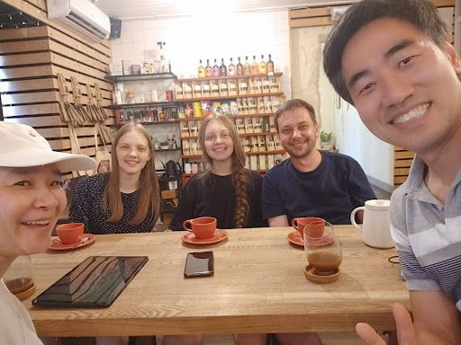 유리(오른쪽 두번째)와 두딸 마리아와 달리아. 사진=김태원(tan)