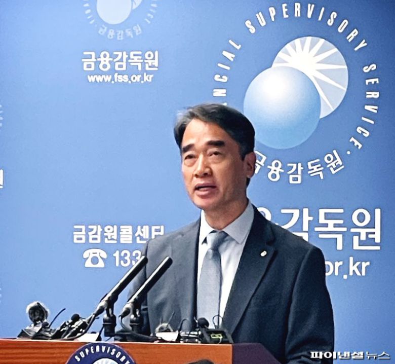 금융감독원 함용일 부원장(자본시장·회계)이 지난 3일 금감원 브리핑실에서 글로벌 IB 불법 공매도 중간 조사 결과 및 향후 계획을 발표하고 있다. 사진=김미희 기자