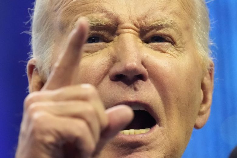 조 바이든 미국 대통령이 14일(현지시간) 저녁 미국 워싱턴 D.C.의 월터 E. 워싱턴 컨벤션센터에서 열린 아시아태평양계의회연구소(APAICS)의 제30회 연례 갈라 행사에서 연설하고 있다. AP연합뉴스