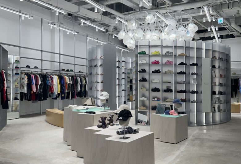 오는 18일 공식 오픈하는 '엠프티 압구정 베이스먼트' 내부 모습                                    '엠프티 압구정 베이스먼트' 외부 전경 무신사 제공