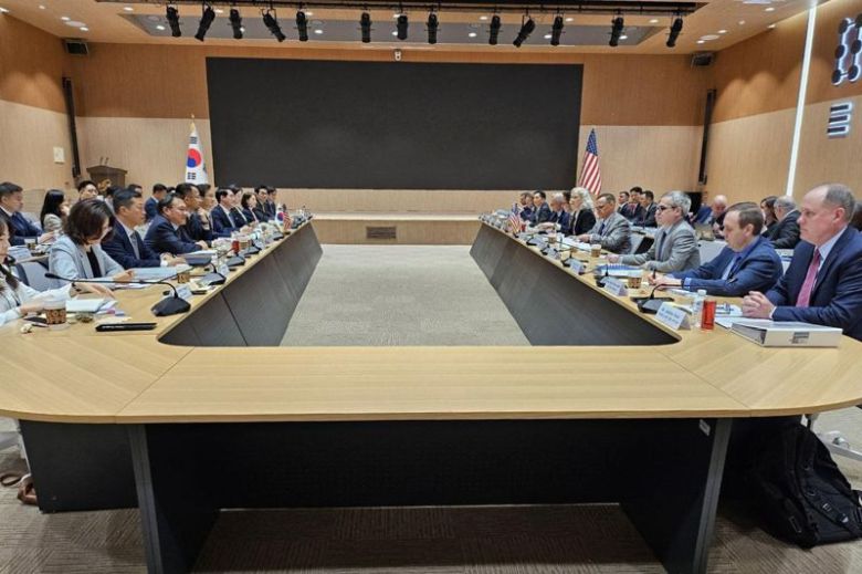 이태우 외교부 방위비 분담 협상대표와 린다 스펙트 미국 국무부 선임보좌관이 각기 수석대표로 참석하는 제12차 한미 방위비 분담금 협정(SMA) 체결을 위한 2차 회의가 21일 서울 동대문구 한국국방연구원에서 열렸다. /사진=외교부