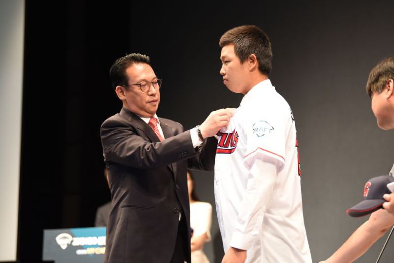 이제는 추억으로만 남아버린 서준원의 드래프트 사진 (사진 = 전상일 기자)