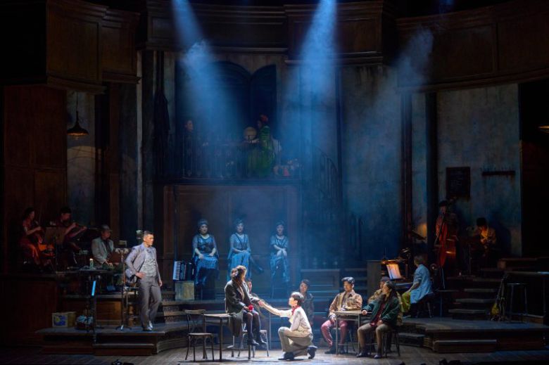 뮤지컬 '하데스 타운' 클립서비스 제공                                      뮤지컬 '베르사유의 장미'에서 오스칼 역을 맡은 김지우. EMK뮤지컬컴퍼니 제공