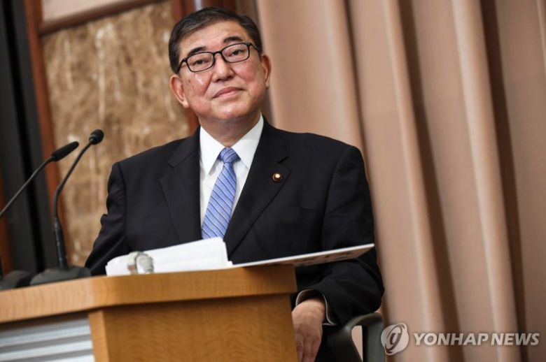 이시바 시게루                                      고이즈미 신지로