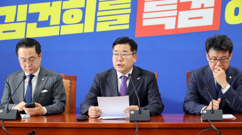 더불어민주당 박찬대 원내대표가 29일 국회에서 열린 원내대책회의를 주재하고 있다. 사진=서동일 기자