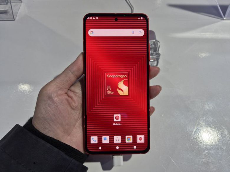 퀄컴 스냅드래곤8 엘리트 데모 기기. 사진=구자윤 기자