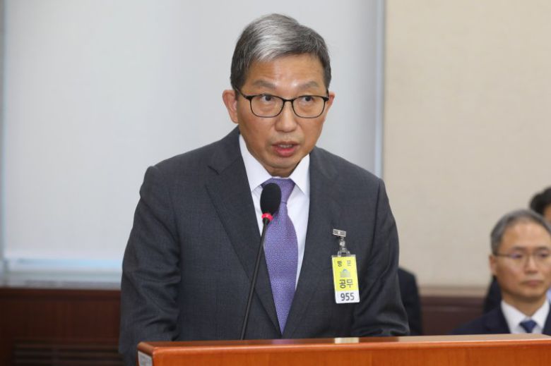 우종수 경찰청 국가수사본부장이 5일 오전 서울 여의도 국회에서 열린 비상계엄 관련 행정안전위원회 전체회의에 출석해 김용현 전 국방부 장관의 출국금지 조치와 관련한 의원 질의에 답하고 있다. 사진=뉴스1화상