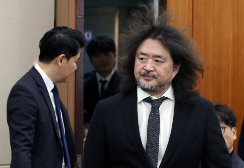 방송인 김어준 씨가 13일 서울 여의도 국회에서 열린 제419회 국회(임시회) 제1차 과학기술정보방송통신위원회 전체회의, 비상계엄 관련 현안질의에 참고인으로 출석하고 있다. /사진=뉴시스화상