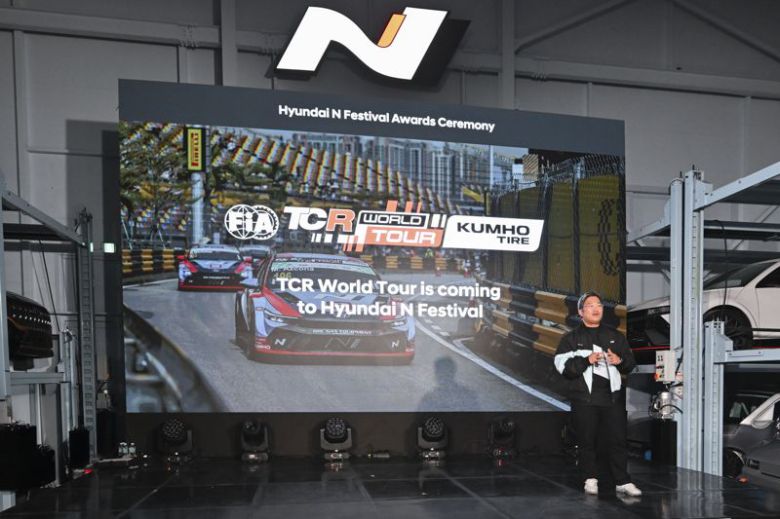 현대자동차 드라이빙익스피리언스&모터스포츠팀 장지하 팀장이 지난 14일 경기 의왕시 현대 N 아카이브(가칭)에서 다음 시즌 현대 N 페스티벌의 운영 계획을 발표하고 있다. 현대차 제공