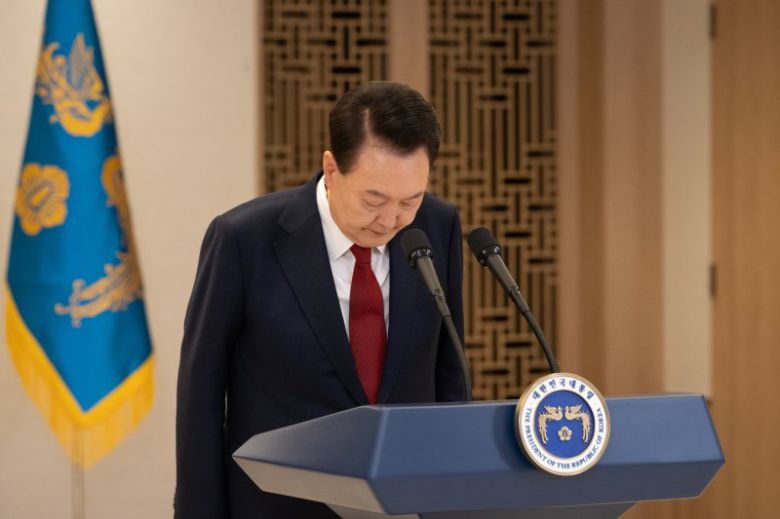 윤석열 대통령이 지난 12일 서울 용산 대통령실 청사에서 열린 대국민 담화에서 인사하고 있다. /사진=대통령실