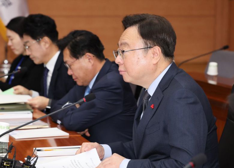 (서울=뉴스1) 허경 기자 = 조규홍 보건복지부 장관이 19일 서울 종로구 정부서울청사 별관에서 열린 제8차 국민연금기금운용위원회에서 모두발언을 하고 있다. 2024.12.19/뉴스1 /사진=뉴스1화상