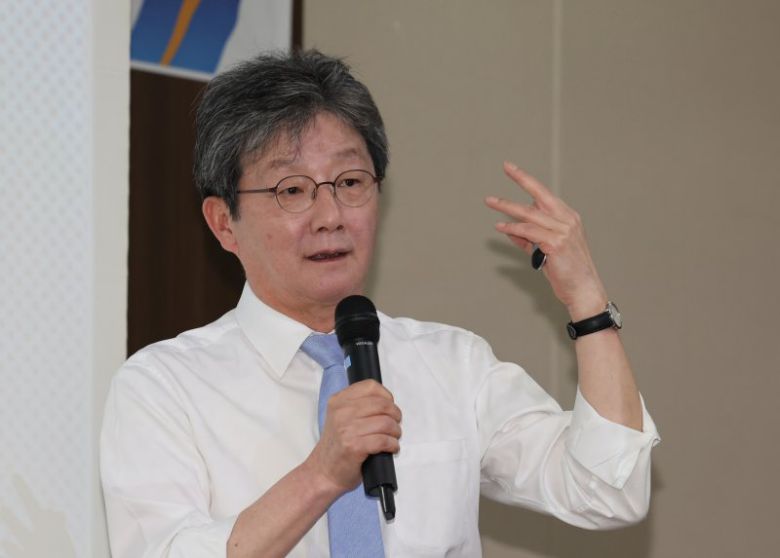 [인천=뉴시스] 전진환 기자 = 유승민 전 국민의힘 의원이 2일 오후 인천 연수구 인천대학교에서 '청년의 미래와 정치'를 주제로 학생들에게 특강을 하고 있다. 2024.05.02. amin2@newsis.com /사진=뉴시스