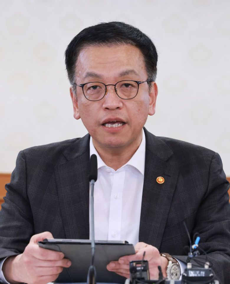 최상목 대통령 권한대행 부총리 겸 기획재정부 장관이 10일 정부서울청사에서 열린 '주요 현안 해법회의(사회1 분야)'에서 발언하고 있다. 연합뉴스