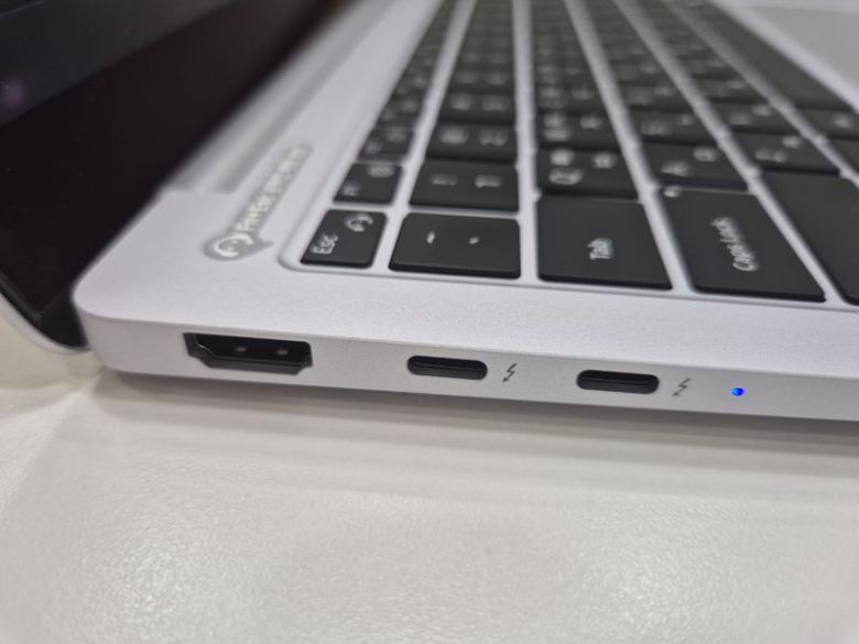 갤럭시 북5 프로 왼쪽 측면. 사진=구자윤 기자