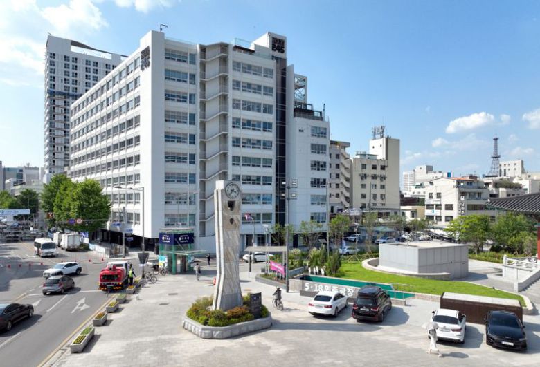 광주광역시는 전일빌딩245<사진>, 전남대 학군단본부, 서강사, 동구 인문학당 등 4곳을 우수 건축자산으로 등록했다고 21일 밝혔다. 광주광역시 제공