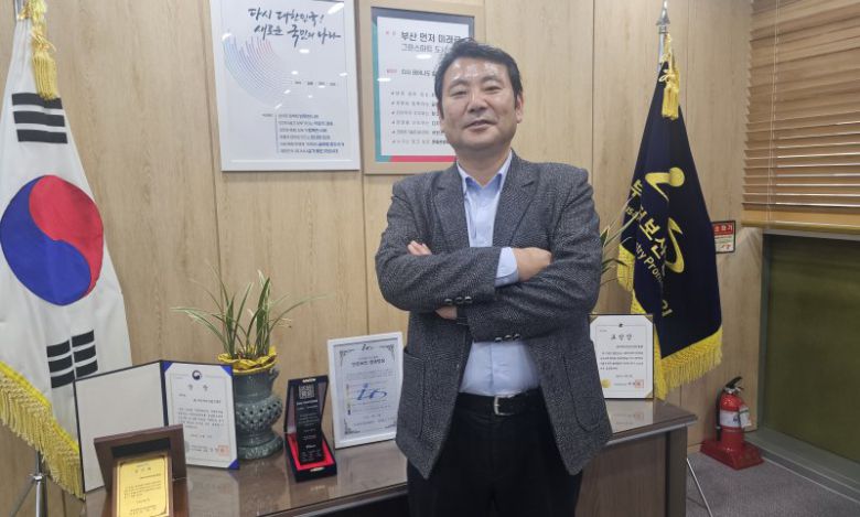 김태열 부산정보산업진흥원장은 22일 본지와 신년 인터뷰에서 "올해는 부산의 디지털 혁신을 위한 중요한 전환점을 맞는 한 해가 될 것"이라며 "오는 3월 완성될 '부산 AI 대전환 로드맵'을 통해 부산의 글로벌 허브 도약을 지원하겠다"라고 밝혔다. 사진=변옥환 기자