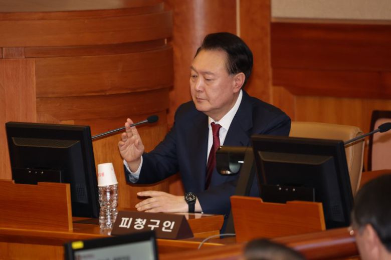 윤석열 대통령이 지난 23일 오후 서울 종로구 헌법재판소에서 열린 탄핵심판 4차 변론기일에 출석해 있다. /사진=뉴스1화상