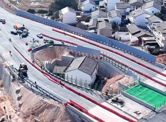 영국 메트로가 소개한 중국의 한 못집. 출처=X