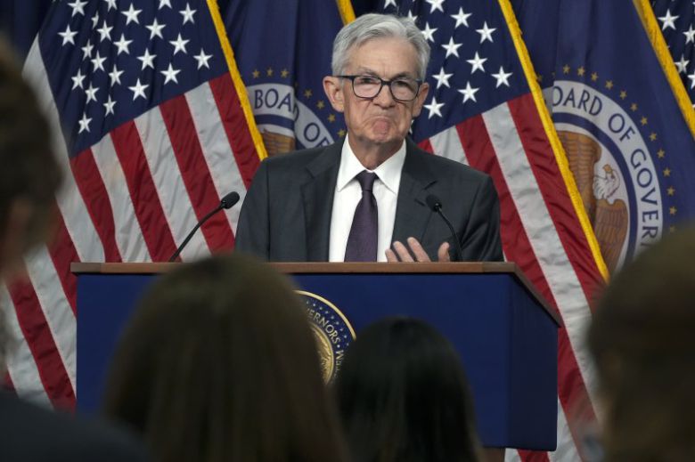 제롬 파월 미국 연방준비제도(연준) 의장이 29일(현지시간) 워싱턴 연준 청사에서 기자회견을 하고 있다. 파월 의장은 도널드 트럼프 대통령이 지난주 금리 인하를 요구하겠다고 밝힌 뒤 그와 접촉한 적이 없다고 밝혔다. AP 뉴시스