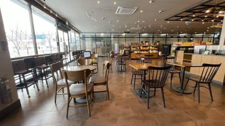 지난 29일 손님이 없는 한 카페 모습. 연합뉴스